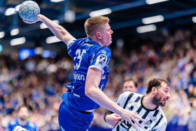 Niels Gerardus Versteijnen TBV Lemgo Lippe, 25 in goal GER, TBV Lemgo Lippe vs THW Kiel, Handball, 1 Bundesliga, 17 Matchday, Season 2025 2026, 14 12 2025 GER, TBV Lemgo Lippe vs THW Kiel, Handball, 1 Bundesliga, 17 Matchday, Season 2025 2026, 14 12 2025 Lemgo Copyright: xEibner-Pressefoto JanxRollingerx EP_JSK