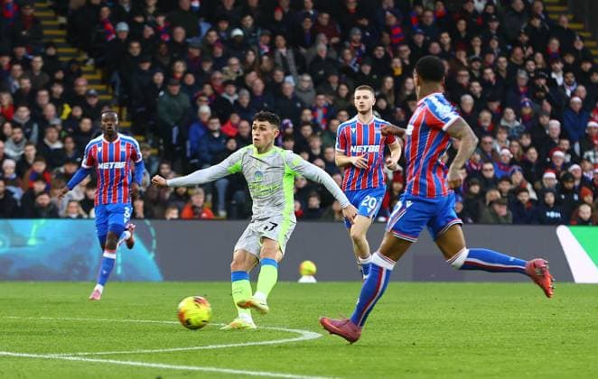 Phil Foden of Manchester City scores their sides second goal Crystal Palace v Manchester City, Premier League, Football, Selhurst Park, London, UK - 14 Dec 2025London Selhurst Park United Kingdom EDITORIAL USE ONLY No use with unauthorised audio, video, data, fixture lists, club league logos or live services. Online in-match use limited to 120 images, no video emulation. No use in betting, games or single club league player publications. Copyright: xMichaelxZemanek Shutterstockx 16081573ap
