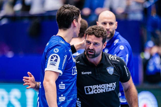 v l Frederik Simak TBV Lemgo Lippe, 08 , Florian Kehrmann TBV Lemgo Lippe, coach celebrates after 23 23 draw GER, TBV Lemgo Lippe vs THW Kiel, Handball, 1 Bundesliga, Matchday 17, Season 2025 2026, 14 12 2025 GER, TBV Lemgo Lippe vs THW Kiel, Handball, 1 Bundesliga, Matchday 17, Season 2025 2026, 14 12 2025 Lemgo Copyright: xEibner-Pressefoto JanxRollingerx EP_JSK