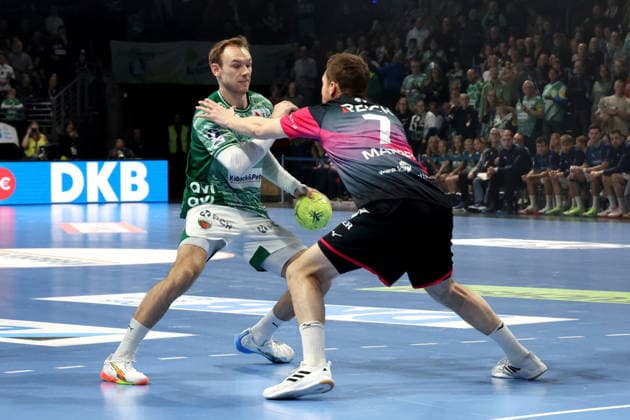 DEU, DHB, 1 HBL, Fuechse Berlin vs Wetzlar, 14 12 2025, Max Schmeling Halle, Berlin, DEU, DHB, 1 HBL, Fuechse Berlin vs Wetzlar, pictured Mathias Gidsel Fuechse Berlin 19 , Dominik Mappes HSG Wetzlar 7 nordphotoxGmbHx xEngler nph00076