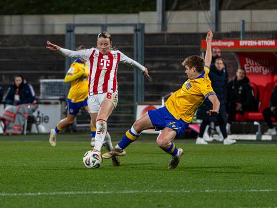 Sandra Maria Jessen 1 FC Koeln, 06 dribbling and tackling Gwen Mummert FC Carl Zeiss Jena Frauen, 27 1 FC Koeln vs FC Carl Zeiss Jena, Football, Womens Bundesliga, Google Pixel Womens Bundesliga, Matchday 13, Season 2025 2026, 14 12 2025 DFB REGULATES PROHIBIT ANY USE OF PHOTOGRAPHS AS IMAGE SEQUENCES AND OR QUASI VIDEO, 1 FC Koeln vs FC Carl Zeiss Jena, Football, Womens Bundesliga, Google Pixel Womens Bundesliga, Matchday 13, Season 2025 2026, 14 12 2025 Koeln Copyright: xEibner-Pressefoto DamianxKruczynx EP_DKI