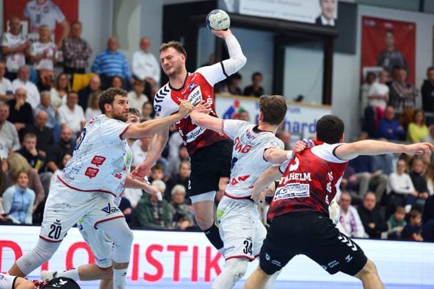 Goal throw by Frieder Bandlow HSG Nordhorn Lingen, 02 GER, TV Huettenberg vs HSG Nordhorn Lingen, 2 Handball Bundesliga, Matchday 15, Season 2025 2026, 14 12 2025 GER, TV Huettenberg vs HSG Nordhorn Lingen, 2 Handball Bundesliga, Matchday 15, Season 2025 2026, 14 12 2025 Huettenberg Copyright: xEibner-Pressefoto RenexWeissx EP_RWS
