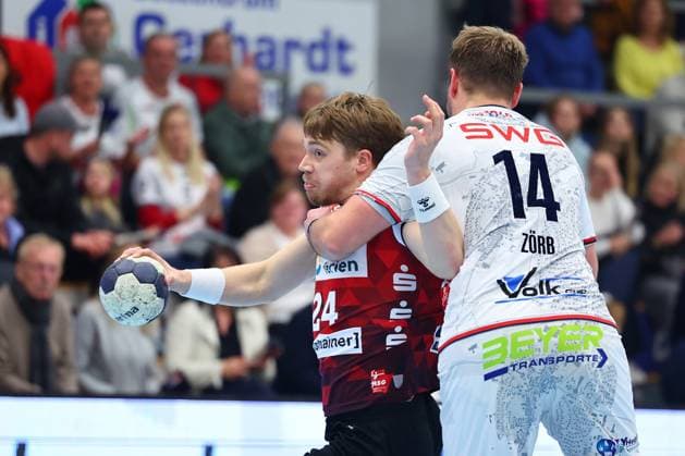 Elias Ruddat HSG Nordhorn Lingen, 24 in duel Moritz Zoerb TV Huettenberg, 14 GER, TV Huettenberg vs HSG Nordhorn Lingen, 2 Handball Bundesliga, Matchday 15, Season 2025 2026, 14 12 2025 GER, TV Huettenberg vs HSG Nordhorn Lingen, 2 Handball Bundesliga, Matchday 15, Season 2025 2026, 14 12 2025 Huettenberg Copyright: xEibner-Pressefoto RenexWeissx EP_RWS