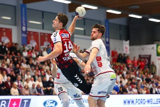 Goal throw by Ian Hueter HSG Nordhorn Lingen, 14 GER, TV Huettenberg vs HSG Nordhorn Lingen, 2 Handball Bundesliga, Matchday 15, Season 2025 2026, 14 12 2025 GER, TV Huettenberg vs HSG Nordhorn Lingen, 2 Handball Bundesliga, Matchday 15, Season 2025 2026, 14 12 2025 Huettenberg Copyright: xEibner-Pressefoto RenexWeissx EP_RWS