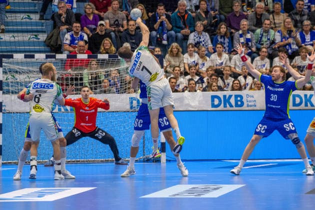 Daikin Handball Bundesliga, VfL Gummersbach SC Magdeburg, 14 12 2025 Matthias Musche SC Magdeburg, 6 , Dominik Kuzmanovi VfL Gummersbach, 1 , Felix Claar SC Magdeburg, 7 , Tom Kiesler VfL Gummersbach, 30 , Daikin Handball Bundesliga, VfL Gummersbach SC Magdeburg, 14 12 2025 Copyright: xBEAUTIFULxSPORTS Erlhofx