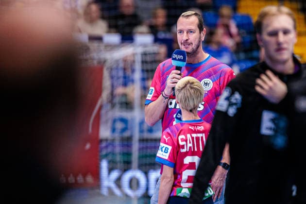 f l Pascal Hens DYN Expert , Anett Sattkler DYN Commentator GER, TBV Lemgo Lippe vs THW Kiel, Handball, 1 Bundesliga, Matchday 17, Season 2025 2026, 14 12 2025 GER, TBV Lemgo Lippe vs THW Kiel, Handball, 1 Bundesliga, Matchday 17, Season 2025 2026, 14 12 2025 Lemgo Copyright: xEibner-Pressefoto JanxRollingerx EP_JSK