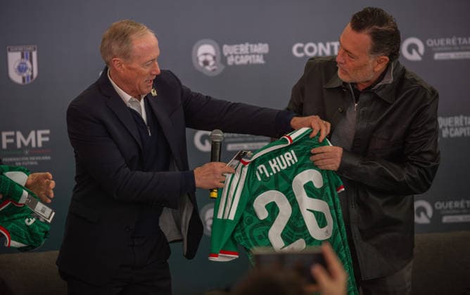 December 16, 2025, Queretaro, Queretaro, Mexico: Ivar Sisniega, executive president of the Mexican Football Federation, and Mauricio Kuri, Governor of State of Queretaro during a press conference, PK, Pressekonferenz about the Mexican national team, Nationalteam s match against Iceland at the Corregidora Stadium. on December 16, 2025 in Queretaro, Mexico. Queretaro Mexico - ZUMAe321 20251216_zsa_e321_011 Copyright: xJosexCarrerax