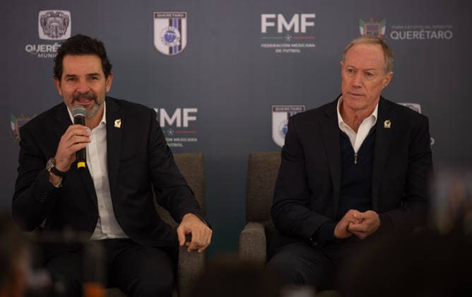 December 16, 2025, Queretaro, Queretaro, Mexico: Dulio Davino, sporting director of the Mexican Football Federation s National Teams and Ivar Sisniega, executive president of the Mexican Football Federation, during a press conference, PK, Pressekonferenz about the Mexican national team, Nationalteam s match against Iceland at the Corregidora Stadium. on December 16, 2025 in Queretaro, Mexico. Queretaro Mexico - ZUMAe321 20251216_zsa_e321_013 Copyright: xJosexCarrerax