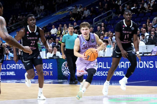 DEU, Basketball Champions League BCL , ALBA vs BC Sabah, 16 12 2025, Uber Arena, Berlin, DEU, Basketball Champions League BCL , ALBA vs BC Sabah, pictured Bennet Hundt ALBA Berlin 33 , James Eads Sabah BC Bak 13 , Jean Marc Pansa Sabah BC Bak 27 nordphotoxGmbHx xEngler nph00076