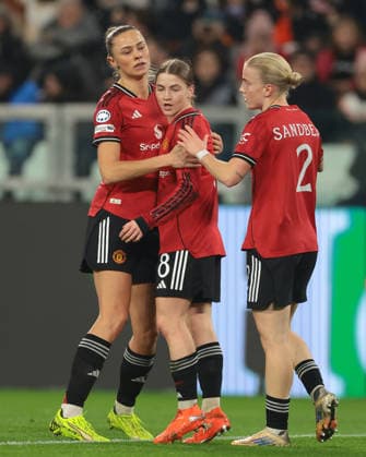 Turin, Italy, 17th December 2025. Jess Park of Manchester United, ManU celebrates with team mates after scoring to give the side a 1-0 lead during the Juventus Women vs Manchester United Women UEFA Womens Champions League match at Juventus Stadium, Turin. Picture credit should read: Jonathan Moscrop Sportimage EDITORIAL USE ONLY. No use with unauthorised audio, video, data, fixture lists, club league logos or live services. Online in-match use limited to 120 images, no video emulation. No use in betting, games or single club league player publications. SPI_016_JM_JUVE_MANUTD_UWCL SPI-4364-0016