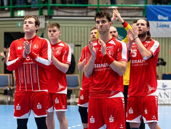 Disappointment for Nikolaj Enderleit MT Melsungen, 04 and the rest of the team Bergischer HC vs MT Melsungen, Handball, DHB Pokal, Quarter-final, Season 2025 2026, 18 12 2025 Bergischer HC vs MT Melsungen, Handball, DHB Pokal, Quarter-final, Season 2025 2026, 18 12 2025 Wuppertal Copyright: xEibner-Pressefoto DamianxKruczynx EP_DKI