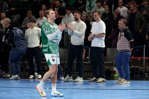 DEU, DHB, Cup, Fuechse Berlin vs THW Kiel, 18 12 2025, Max Schmeling Halle, Berlin, DEU, DHB, Cup, Fuechse Berlin vs THW Kiel, in the picture Mathias Gidsel Fuechse Berlin 19 , Fabian Wiede Fuechse Berlin 3 , Lasse Andersson Fuechse Berlin 11 , Manager Bob Hanning Fuechse Berlin nordphotoxGmbHx xEngler nph00076