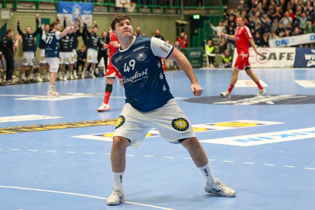 GER, 1 DHB Pokal, quarter-final, Bergischer HC vs MT Melsungen, 18 12 2025, Unihalle, Wuppertal, GER, 1 DHB Pokal, quarter-final, Bergischer HC vs MT Melsungen, , in the picture goal celebration jubilation jubilation run, Aron Seesing BHC 49 , nordphotoxGmBHx xMeuter nph00351