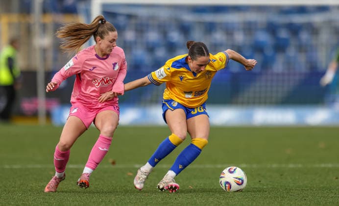 GER, Hoffenheim, TSG Hoffenheim vs Carl Zeiss Jena, Google Pixel Womens Bundesliga, Football, DFB, Season 2025 2026, Dietmar Hopp Stadium, 14 Matchday in picture v l Valesca Ampoorter TSG 1899 Hoffenheim Women 18 , Elena Mühlemann FC Carl Zeiss Jena Women 30 , Duel DFB DFL REGULATIONS PROHIBIT ANY USE OF PHOTOGRAPHS AS IMAGE SEQUENCES AND OR QUASI VIDEO, 20 12 2025 Copyright: HMBxMedia HendrikxHamelau