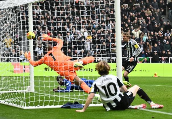 Nick Woltemade of Newcastle United scores their first goal Newcastle United v Chelsea, Premier League, Football, St James Park, Newcastle, UK - 20 Dec 2025Newcastle St James Park United Kingdom EDITORIAL USE ONLY No use with unauthorised audio, video, data, fixture lists, club league logos or live services. Online in-match use limited to 120 images, no video emulation. No use in betting, games or single club league player publications. Copyright: xRichardxLee Shutterstockx 16148796af