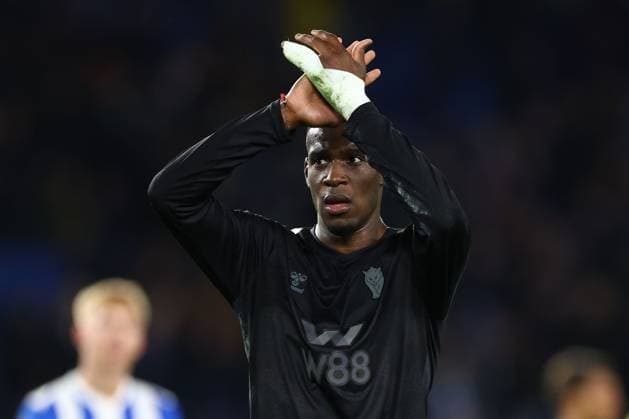 Nordi Mukiele of Sunderland applauds fans at full time Brighton and Hove Albion v Sunderland, Premier League, Football, American Express Community Stadium, Brighton, UK - 20 Dec 2025Brighton American Express Community Stadi United Kingdom EDITORIAL USE ONLY No use with unauthorised audio, video, data, fixture lists, club league logos or live services. Online in-match use limited to 120 images, no video emulation. No use in betting, games or single club league player publications. Copyright: xSimonxDael Shutterstockx 16148935ad
