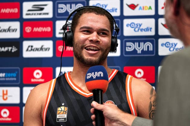 Christopher Ledlum Ratiopharm Ulm, 04 , in an interview, happy about victory, GER, ALBA Berlin vs Ratiopharm Ulm, Basketball Men, easy Credit BBL, Season 2025 2026, Matchday 11, 20 12 2025 GER, ALBA Berlin vs Ratiopharm Ulm, Basketball Men, easy Credit BBL, Season 2025 2026, Matchday 11, 20 12 2025 Berlin Copyright: xClaudiusxRauch,xEibner-Pressefotox xClaudiusxRauchx EP_CRH