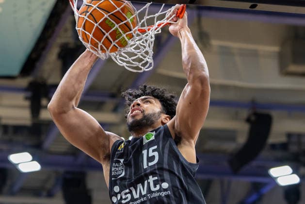 Patrick Etienne Fardy Emilien Tigers Tuebingen, 15 on Dunking GER, BBC Bayreuth vs Tigers Tuebingen, Basketball, BARMER 2 Bundesliga Bundesliga, Pro A, Season 2025 2026, 13 Matchday, 20 12 2025 GER, BBC Bayreuth vs Tigers Tuebingen, Basketball, BARMER 2 Bundesliga Bundesliga, Pro A, Season 2025 2026, 13 Matchday, 20 12 2025 Bayreuth Copyright: xEibner-Pressefoto ArdanxFuessmanx EP_AFN