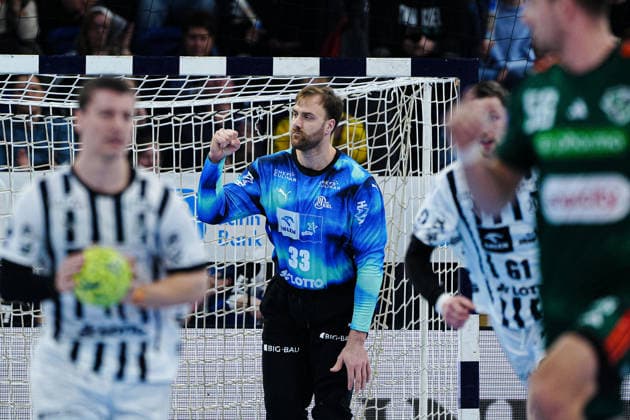 Cheers after Andreas Wolffs save THW Kiel, 33 GER, THW Kiel vs TSV Hannover Burgdorf, Handball, 1 Bundesliga, Matchday 18, Season 2025 2026, 20 12 2025 GER, THW Kiel vs TSV Hannover Burgdorf, Handball, 1 Bundesliga, Matchday 18, Season 2025 2026, 20 12 2025 Kiel Copyright: xEibner-Pressefoto MarcelxvonxFehrnx EP_MFN
