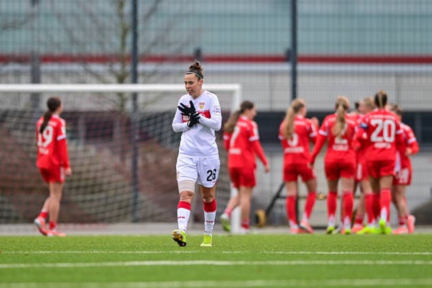 Nicole Billa Stuttgart, 26 looking disappointed after conceding the 2 2 goal, disappointment, frustration, disappointed, pessimistic, in the background the players of FC Bayern celebrate the goal, 21 12 2025, Munich Germany , Soccer,2 Women Bundesliga, FC Bayern München II VfB Stuttgart, DFB DFL REGULATIONS PROHIBIT ANY USE OF PHOTOGRAPHS AS IMAGE SEQUENCES AND OR QUASI VIDEO xslx