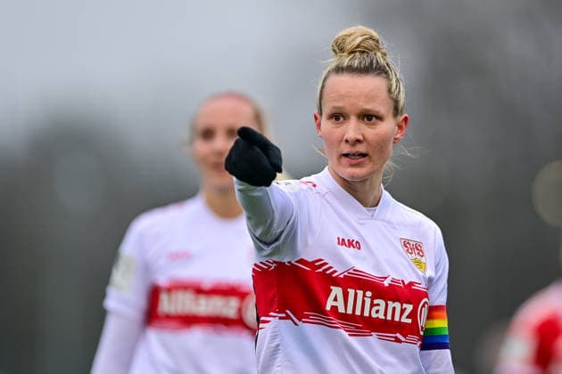 Jana Beuschlein Stuttgart, 20 gives instructions, gesticulates, gesticulate with arms, gives instructions, gesticulate, 21 12 2025, Munich Germany , Soccer,2 Women Bundesliga, FC Bayern München II VfB Stuttgart, DFB DFL REGULATIONS PROHIBIT ANY USE OF PHOTOGRAPHS AS IMAGE SEQUENCES AND OR QUASI VIDEO xslx