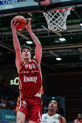 In the picture from left Christian Skladanowski Wuerzburg Baskets, 19 against Marcus Forster Syntainics MBC, 5 21 12 2025, Basketball, Fitness First Wuerzburg Baskets vs SYNTAINICS MBC, easyCredit BBL, 11 Matchday, Germany, Wuerzburg, tectake Arena, Copyright: HMBxMedia xJulienxBecker