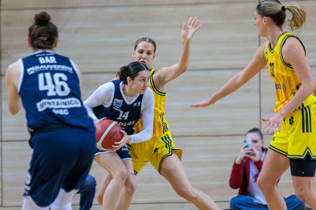 Romy Bär Lions, 46 , Katelyn Shumate Lions, 14 , Jo Raflo Berlin, 9 , Emily Kiser Berlin, 33 , Syntainics MBC vs Alba Berlin, Women, Basketball, 1 Bundesliga, DBBL, Main Round, Matchday 12, Season 2025 26, 21 12 2025 Halle SWH Arena Sachsen Anhalt Germany
