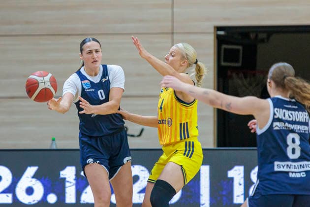 Alexia Allesch Lions, 0 , Marie Bertholdt Berlin, 4 , Anna Suckstoff Lions, 8 , Syntainics MBC vs Alba Berlin, Women, Basketball, 1 Bundesliga, DBBL, Main Round, Matchday 12, Season 2025 26, 21 12 2025 Halle SWH Arena Sachsen Anhalt Germany
