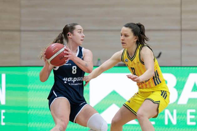 Anna Suckstoff Lions, 8 , Lena Gohlisch Berlin, 12 , Syntainics MBC vs Alba Berlin, Women, Basketball, 1 Bundesliga, DBBL, Main Round, 12 Matchday, Season 2025 26, 21 12 2025 Halle SWH Arena Sachsen Anhalt Germany