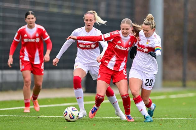 from left Meike Messmer Stuttgart, 29 Marie Gmeineder FCB, 6 Jana Beuschlein Stuttgart, 20 in duel, duel, tackle, dynamic, action, action, 21 12 2025, Munich Germany , Football,2 Women Bundesliga, FC Bayern München II VfB Stuttgart, DFB DFL REGULATIONS PROHIBIT ANY USE OF PHOTOGRAPHS AS IMAGE SEQUENCES AND OR QUASI VIDEO xslx