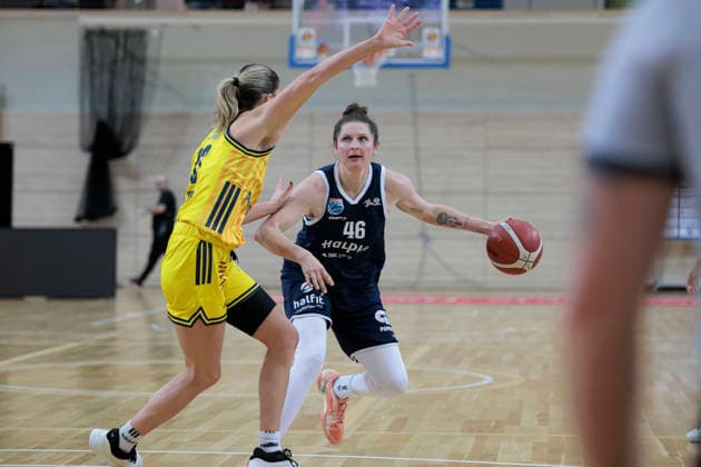Emily Kiser Berlin, 33 , Romy Bär Lions, 46 , Syntainics MBC vs Alba Berlin, Women, Basketball, 1 Bundesliga, DBBL, Main Round, Matchday 12, Season 2025 26, 21 12 2025 Halle SWH Arena Sachsen Anhalt Germany