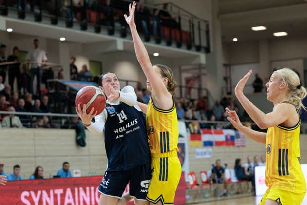 Katelyn Shumate Lions, 14 , Jo Raflo Berlin, 9 , Syntainics MBC vs Alba Berlin, Women, Basketball, 1 Bundesliga, DBBL, Main Round, Matchday 12, Season 2025 26, 21 12 2025 Halle SWH Arena Sachsen Anhalt Germany
