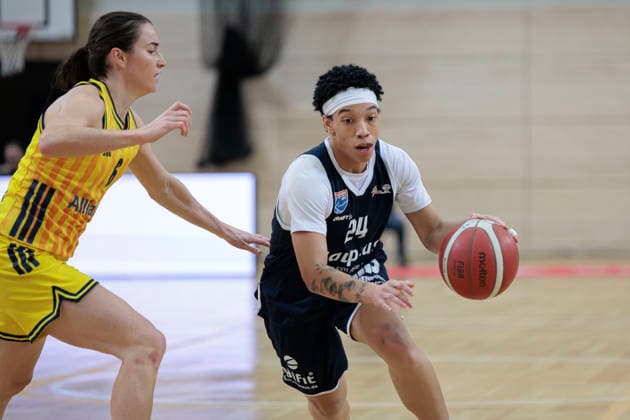 Tessa Stammberger Berlin, 6 , Liz Smith Lions, 24 , Syntainics MBC vs Alba Berlin, Women, Basketball, 1 Bundesliga, DBBL, Main Round, Matchday 12, Season 2025 26, 21 12 2025 Halle SWH Arena Sachsen Anhalt Germany