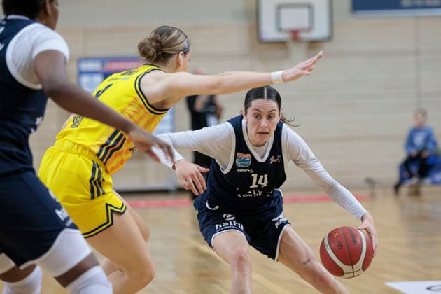 Jo Raflo Berlin, 9 , Katelyn Shumate Lions, 14 , Syntainics MBC vs Alba Berlin, Women, Basketball, 1 Bundesliga, DBBL, Main Round, Matchday 12, Season 2025 26, 21 12 2025 Halle SWH Arena Sachsen Anhalt Germany