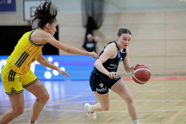 Theresa Simon Berlin, 3 , Nicole Brochlitz Lions, 6 , Syntainics MBC vs Alba Berlin, Women, Basketball, 1 Bundesliga, DBBL, Main Round, 12 Matchday, Season 2025 26, 21 12 2025 Halle SWH Arena Sachsen Anhalt Germany
