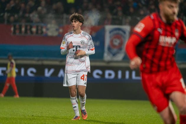 David Michael Santos Daiber FC Bayern Muenchen, 47 , GER, 1 FC Heidenheim 1846 vs FC Bayern Muenchen, Football, 1 Bundesliga, Matchday 15, Season 2025 2026, 21 12 2025, DFL REGULATIONS PROHIBIT ANY USE OF PHOTOGRAPHS AS IMAGE SEQUENCES AND OR QUASI VIDEO, GER, 1 FC Heidenheim 1846 vs FC Bayern Muenchen, Football, 1 Bundesliga, Matchday 15, Season 2025 2026, 21 12 2025, Heidenheim Copyright: xEibner-Pressefoto EdwardxCheungx EP_ECG