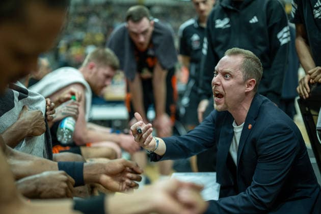 Christian Held Head Coach Rasta Vechta at timeout, GER, MHP RIESEN Ludwigsburg vs Rasta Vechta, easycredit BBL, Basketball, Bundesliga, Matchday 11, Season 2025 2026, 22 12 2025, 06 12 2025, GER, MHP RIESEN Ludwigsburg vs Rasta Vechta, easycredit BBL, Basketball, Bundesliga, Matchday 11, Season 2025 2026, 22 12 2025 Ludwigsburg Copyright: xEibner-Pressefoto SaschaxWaltherx EP_EER