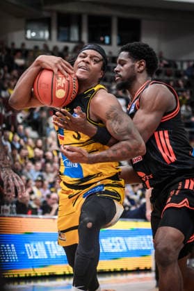 Stefan Smith MHP RIESEN Ludwigsburg, 03 vs TJ Bamba Rasta Vechta, 05 GER, MHP Riesen Ludwigsburg RASTA Vechta, easycredit BBL, Basketball, Bundesliga, 11 Matchday, Season 2025 2026, 22 12 2025 GER, MHP Riesen Ludwigsburg RASTA Vechta, easycredit BBL, Basketball, Bundesliga, 11 Matchday, Season 2025 2026, 22 12 2025 Ludwigsburg Copyright: xSandyxDinkelackerx EP_SDR