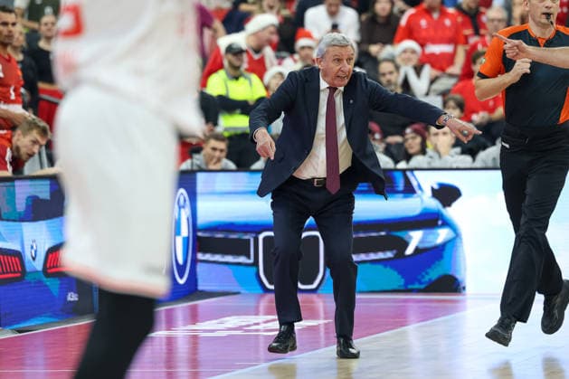 Svetislav Pesic FC Bayern Basketball, Head Coach gesticulates, GER, FC Bayern Basketball vs Hapoel Tel Aviv, Basketball, Euroleague, Matchday 18, Season 2025 2026, 23 12 2025, GER, FC Bayern Basketball vs Hapoel Tel Aviv, Basketball, Euroleague, Matchday 18, Season 2025 2026, 23 12 2025 Munich Copyright: xEibner-Pressefoto JennixMaulx EP_JML