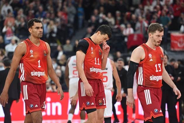 from left Oscar DA SILVA FCB ,VLADIMIR LUCIC FCB , Andreas OBST FCB , disappointment,frustration,disappointed,frustrated,dejected, Basketball Euro League,Season 2025 2026, FC Bayern Muenchen Hapoel Te Aviv on 23 12 2025, S A P G A R D EN