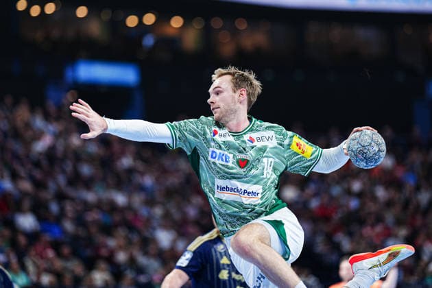Throw Goal Mathias Gidsel Fuechse Berlin, 19 GER, Handball Sport Verein Hamburg vs Fuechse Berlin, Handball, 1 Bundesliga, Matchday 24, Season 2025 2026, 23 12 2025 GER, Handball Sport Verein Hamburg vs Fuechse Berlin, Handball, 1 Bundesliga, Matchday 24, Season 2025 2026, 23 12 2025 Hamburg Copyright: xEibner-Pressefoto MarcelxvonxFehrnx EP_MFN