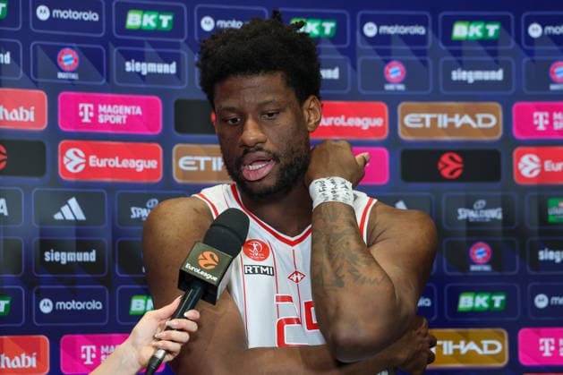 Dan Oturu (Hapoel IBI Tel Aviv, 25), beim Interview nach dem Spiel, GER, FC Bayern Basketball vs. Hapoel Tel Aviv, Basketball, Euroleague, 18. Spieltag, Saison 2025 2026, 23.12.2025, GER, FC Bayern Basketball vs. Hapoel Tel Aviv, Basketball, Euroleague, 18. Spieltag, Saison 2025 2026, 23.12.2025 Muenchen Copyright: xEibner-Pressefoto JennixMaulx EP_JML