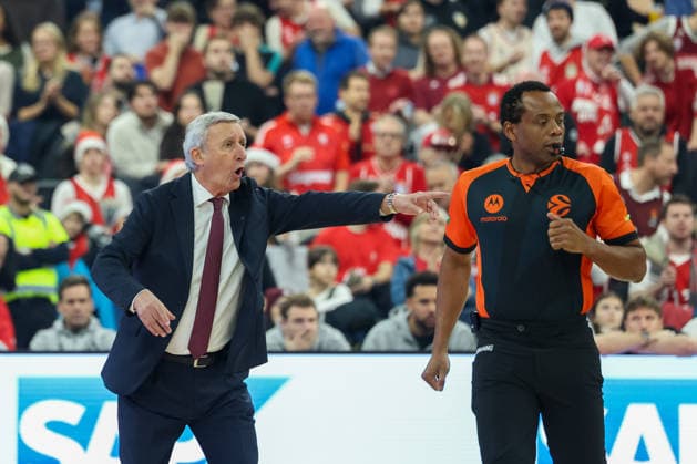 Svetislav Pesic FC Bayern Basketball, Head Coach gesticulates, GER, FC Bayern Basketball vs Hapoel Tel Aviv, Basketball, Euroleague, Matchday 18, Season 2025 2026, 23 12 2025, GER, FC Bayern Basketball vs Hapoel Tel Aviv, Basketball, Euroleague, Matchday 18, Season 2025 2026, 23 12 2025 Munich Copyright: xEibner-Pressefoto JennixMaulx EP_JML