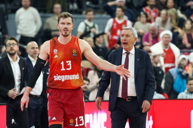 Andreas Obst FC Bayern Basketball, 13 with Svetislav Pesic FC Bayern Basketball, Head Coach , GER, FC Bayern Basketball vs Hapoel Tel Aviv, Basketball, Euroleague, Matchday 18, Season 2025 2026, 23 12 2025, GER, FC Bayern Basketball vs Hapoel Tel Aviv, Basketball, Euroleague, Matchday 18, Season 2025 2026, 23 12 2025 Munich Copyright: xEibner-Pressefoto JennixMaulx EP_JML