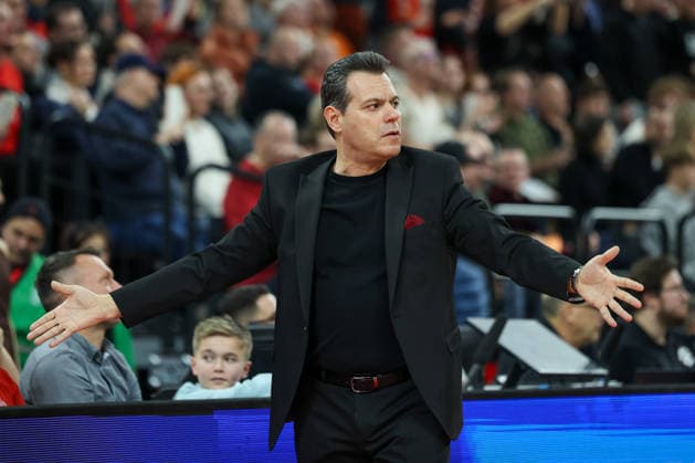 Dimitris Itoudis Hapoel IBI Tel Aviv, Head Coach , GER, FC Bayern Basketball vs Hapoel Tel Aviv, Basketball, Euroleague, Matchday 18, Season 2025 2026, 23 12 2025, GER, FC Bayern Basketball vs Hapoel Tel Aviv, Basketball, Euroleague, Matchday 18, Season 2025 2026, 23 12 2025 Munich Copyright: xEibner-Pressefoto JennixMaulx EP_JML