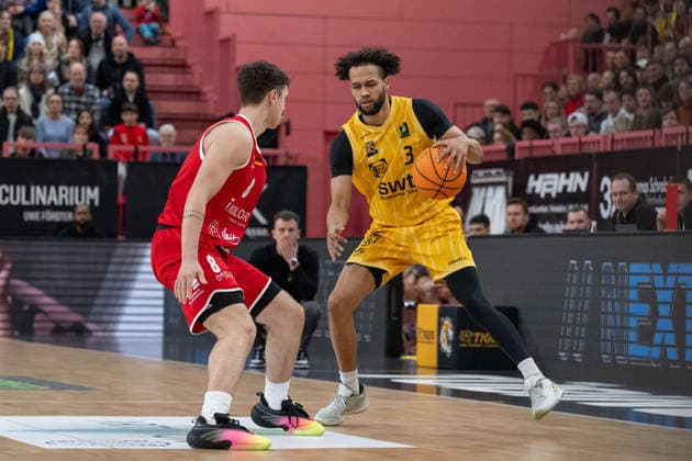 v li Dominik Dolic Artland Dragons, 08 , Miles Tention Tigers Tuebingen 03 GER, Tigers Tuebingen vs Artland Dragons Quakenbrueck, Basketball, Men, Barmer 2 Basketball Bundesliga, ProA, Matchday 14, Season 2025 2026, 23 12 2025, GER, Tigers Tuebingen vs Artland Dragons Quakenbrueck, Basketball, Men, Barmer 2 Basketball Bundesliga, ProA, Matchday 14, Season 2025 2026, 23 12 2025 Tuebingen Copyright: xEibner-Pressefoto WolfgangxFrankx EP_WFK