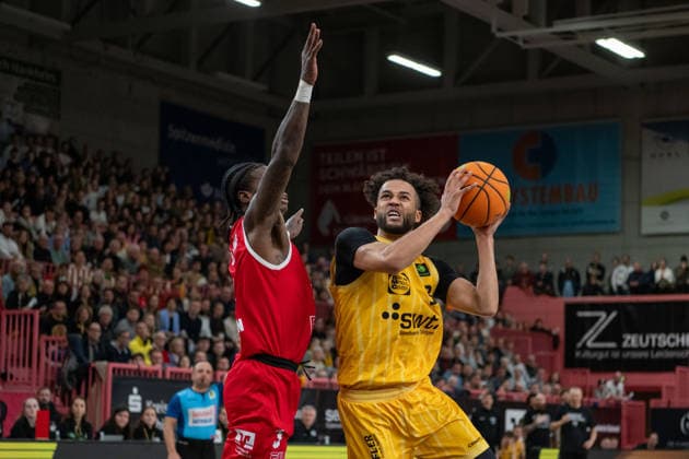 v li Amir Hinton Artland Dragons, 03 , Miles Tention Tigers Tuebingen 03 GER, Tigers Tuebingen vs Artland Dragons Quakenbrueck, Basketball, Men, Barmer 2 Basketball Bundesliga, ProA, Matchday 14, Season 2025 2026, 23 12 2025, GER, Tigers Tuebingen vs Artland Dragons Quakenbrueck, Basketball, Men, Barmer 2 Basketball Bundesliga, ProA, Matchday 14, Season 2025 2026, 23 12 2025 Tuebingen Copyright: xEibner-Pressefoto WolfgangxFrankx EP_WFK