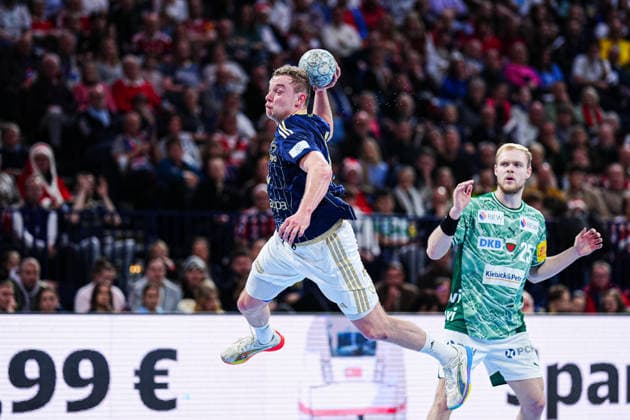 Throw Goal Moritz Sauter Handball Sport Verein Hamburg, 33 GER, Handball Sport Verein Hamburg vs Fuechse Berlin, Handball, 1 Bundesliga, Matchday 24, Season 2025 2026, 23 12 2025 GER, Handball Sport Verein Hamburg vs Fuechse Berlin, Handball, 1 Bundesliga, Matchday 24, Season 2025 2026, 23 12 2025 Hamburg Copyright: xEibner-Pressefoto MarcelxvonxFehrnx EP_MFN