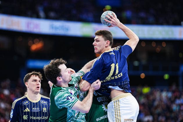 Hakun West av Teigum Fuechse Berlin, 34 , Mathias Gidsel Fuechse Berlin, 19 , Nicolaj Joergensen Handball Sport Verein Hamburg, 11 GER, Handball Sport Verein Hamburg vs Fuechse Berlin, Handball, 1 Bundesliga, Matchday 24, Season 2025 2026, 23 12 2025 GER, Handball Sport Verein Hamburg vs Fuechse Berlin, Handball, 1 Bundesliga, Matchday 24, Season 2025 2026, 23 12 2025 Hamburg Copyright: xEibner-Pressefoto MarcelxvonxFehrnx EP_MFN
