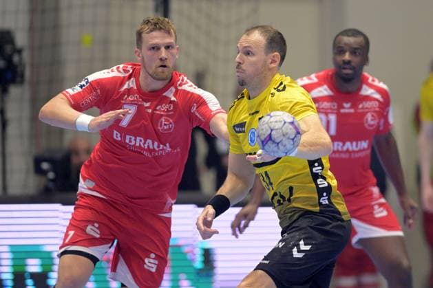 Kai Haefner TVB Stuttgart 34 on the ball , David Mandic MT Melsungen 7 L , GER, MT Melsungen TVB 1898 Stuttgart, Handball, 1 Bundesliga, Matchday 19, Season 2025 2026, 26 12 2025, GER, MT Melsungen TVB Stuttgart, Handball, 1 Bundesliga, Matchday 19, Season 2025 2026, 26 12 2025 Kassel Copyright: xEibner-Pressefotox xRolandxSippelx EP_RSL